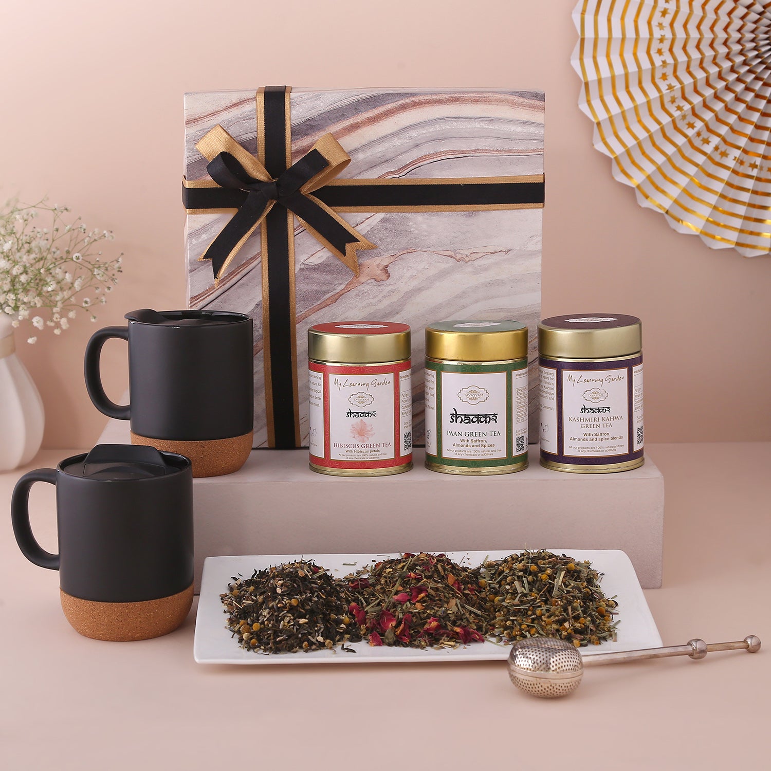 TEA HAMPER WITH MUGS