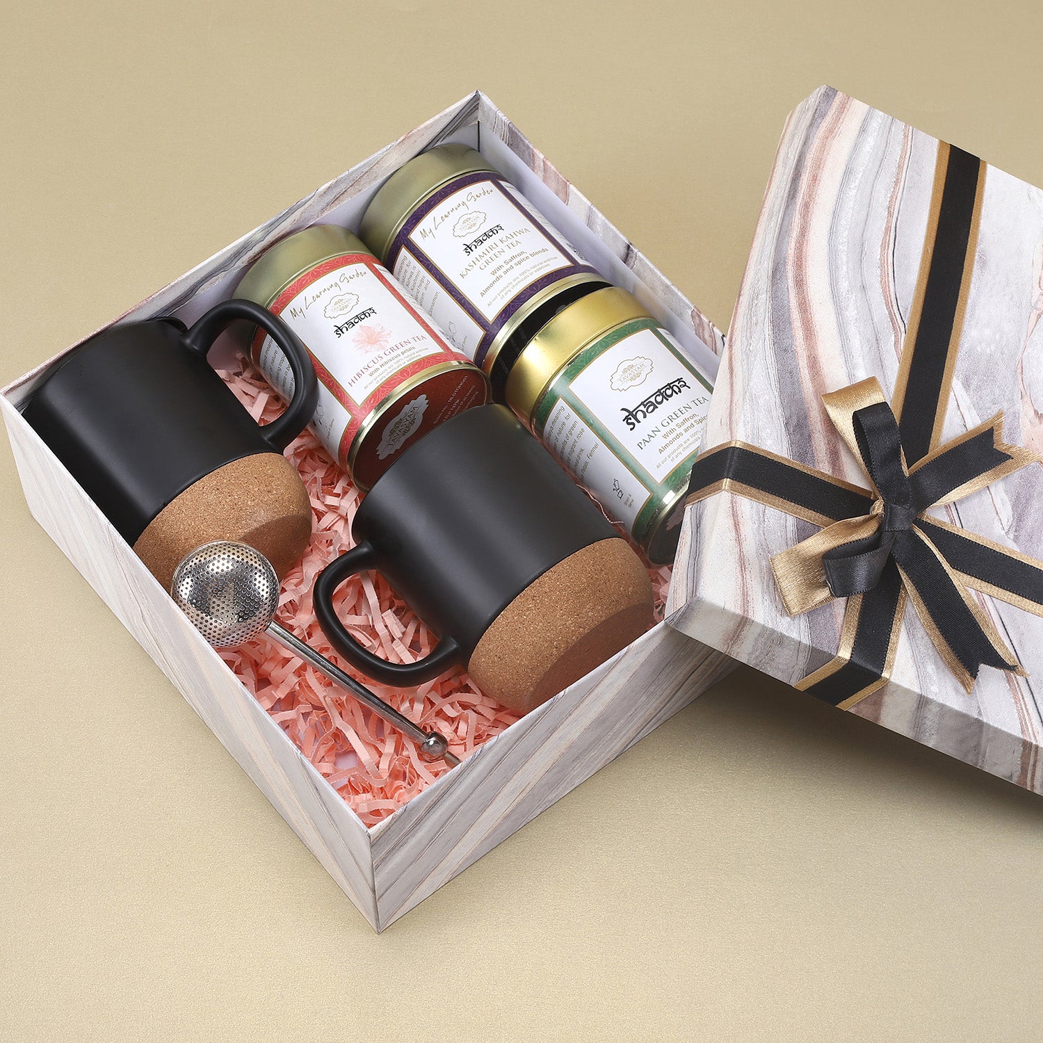 TEA HAMPER WITH MUGS