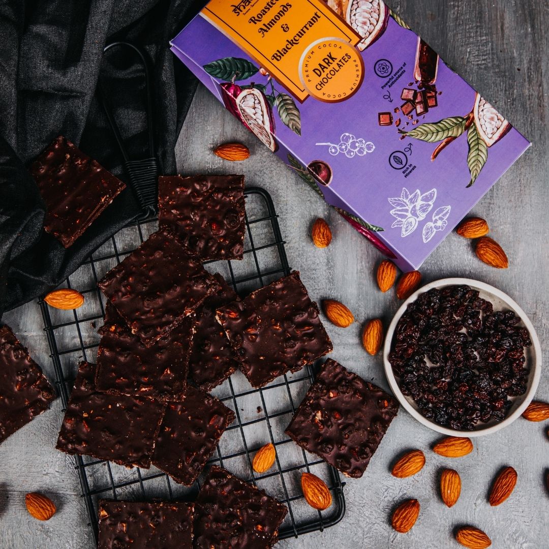 Roasted Almonds & Black Current Chocolate Bar