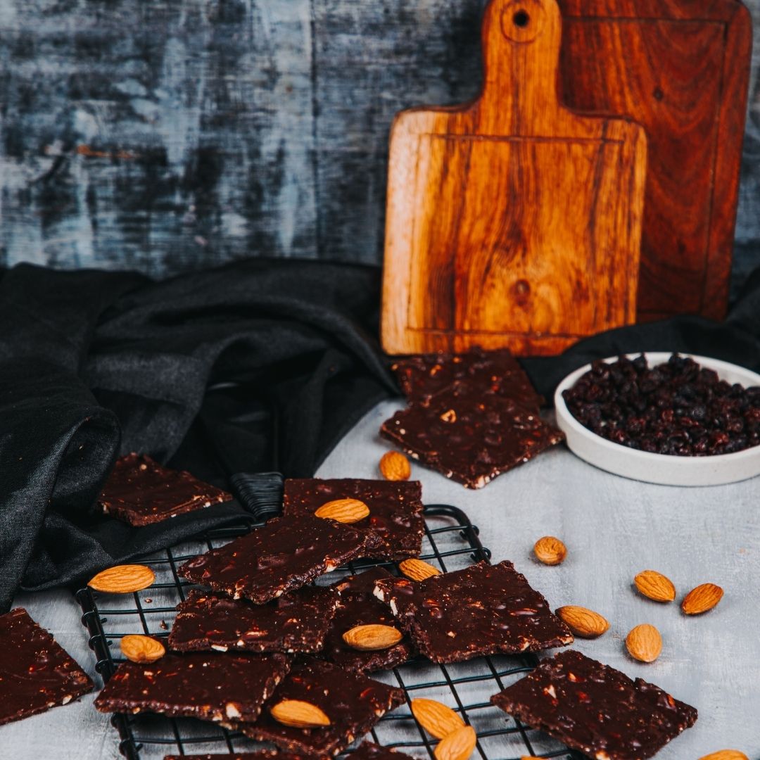 Roasted Almonds & Black Current Chocolate Bar